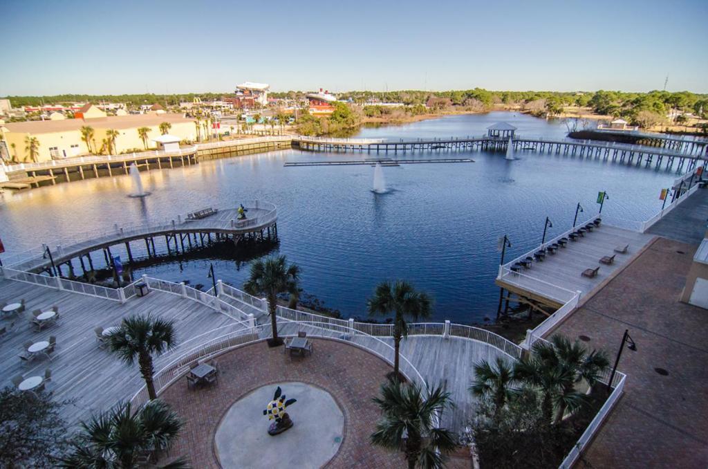 Laketown Wharf Apartment